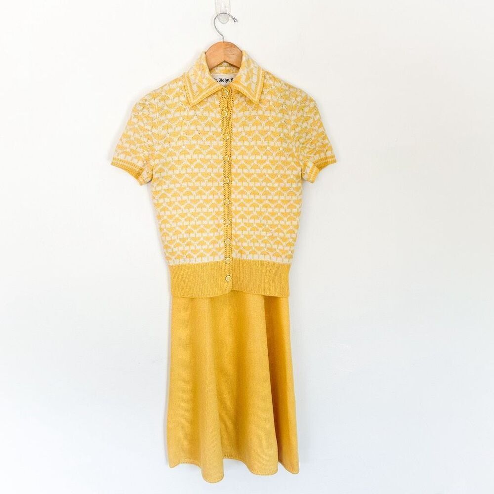 St. John Knits 50s 60s Retro Women’s Pale Yellow White Sheath Dress Matching Car